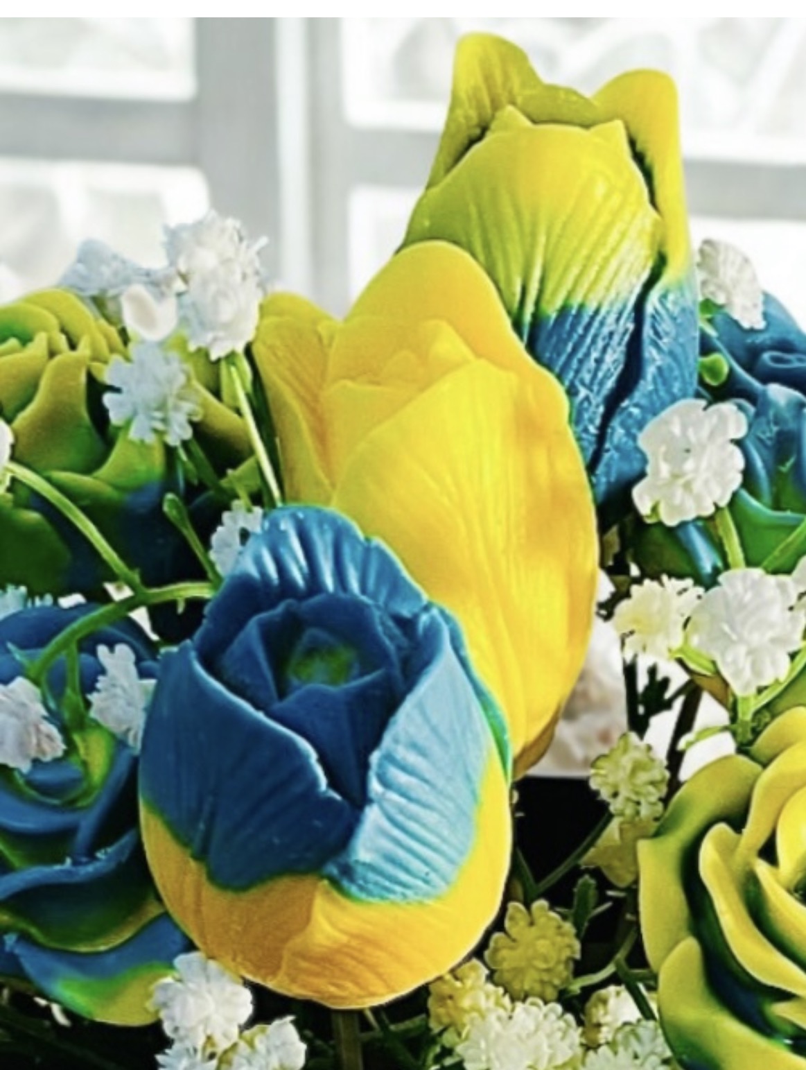 Three Center Rose - Luxury Flower Bouquet (Handcrafted Upon Order)