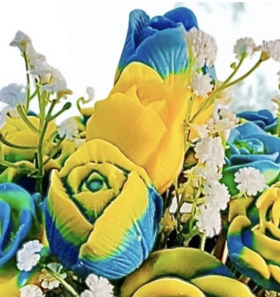 Three Center Rose - Luxury Flower Bouquet (Handcrafted Upon Order)